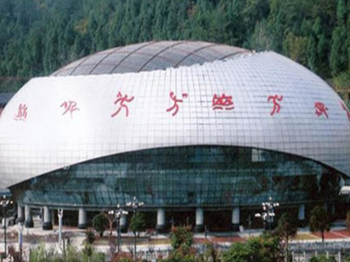 威海体育中心球形网架加工安装
